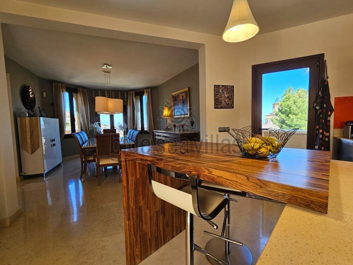 Image No.28-4 Bed Villa / Detached for sale