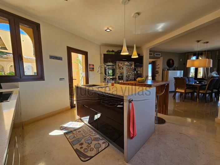 Image No.27-4 Bed Villa / Detached for sale