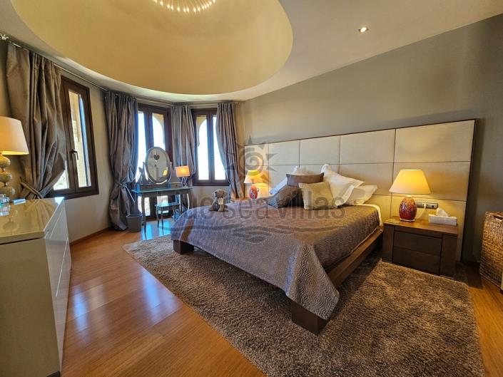 Image No.34-4 Bed Villa / Detached for sale