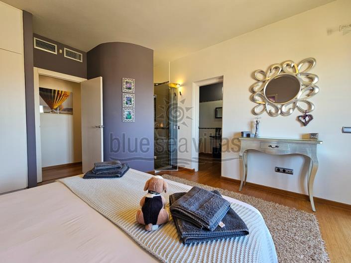 Image No.51-4 Bed Villa / Detached for sale