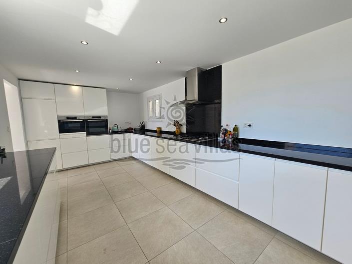 Image No.8-4 Bed Villa / Detached for sale