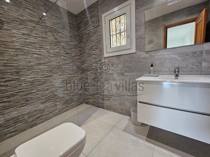 Image No.28-4 Bed Villa / Detached for sale