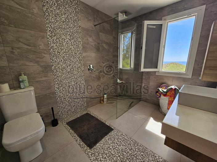 Image No.22-4 Bed Villa / Detached for sale