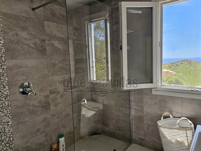 Image No.23-4 Bed Villa / Detached for sale