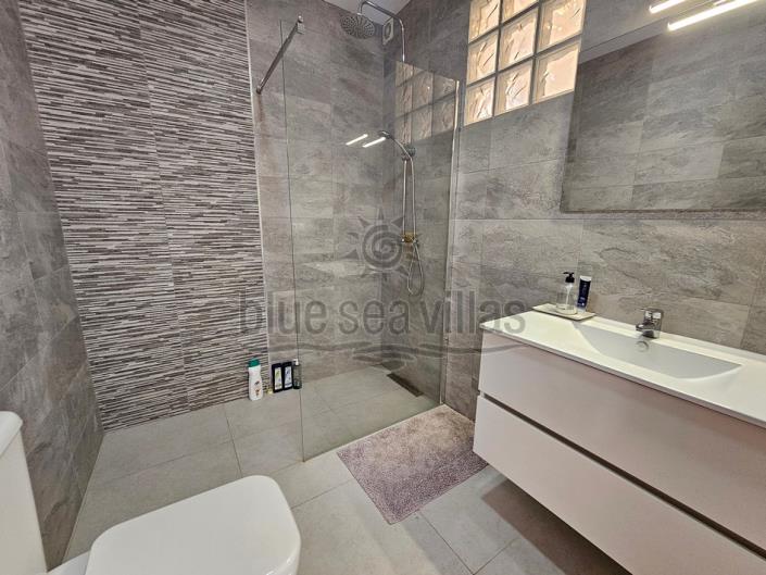 Image No.38-4 Bed Villa / Detached for sale