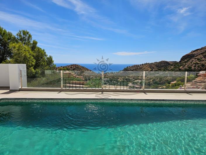 Image No.35-4 Bed Villa / Detached for sale