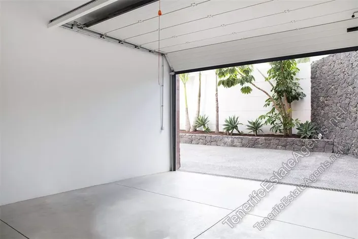 Image No.16-5 Bed Villa for sale