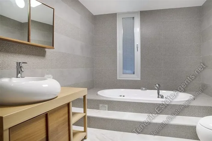 Image No.17-5 Bed Villa for sale