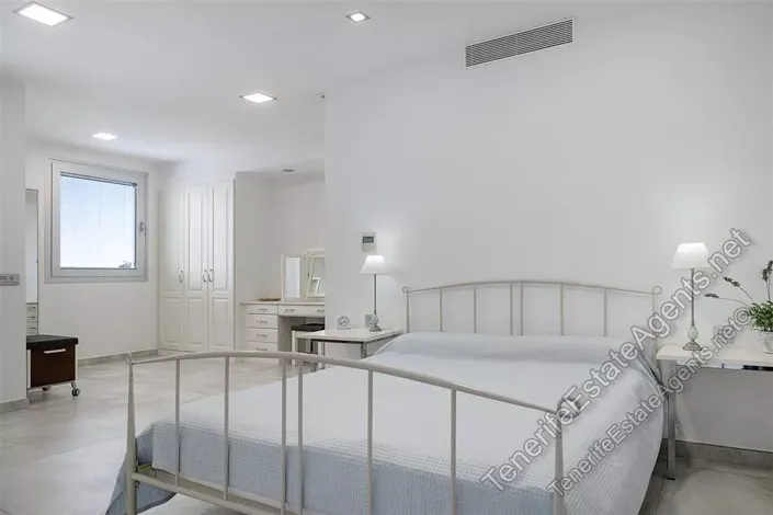 Image No.8-5 Bed Villa for sale