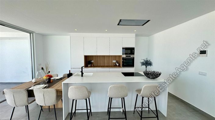 Image No.10-3 Bed Villa for sale