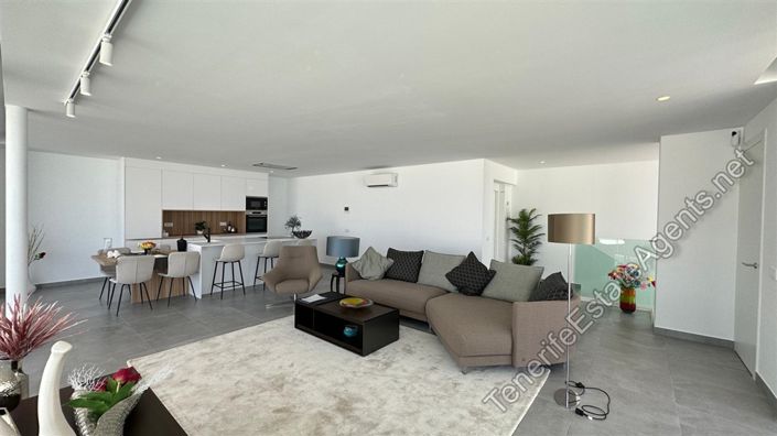 Image No.7-3 Bed Villa for sale