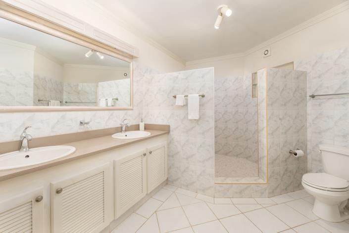 Image No.16-5 Bed Villa for sale