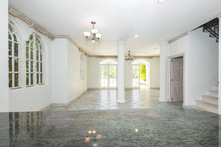 Image No.10-3 Bed Villa for sale