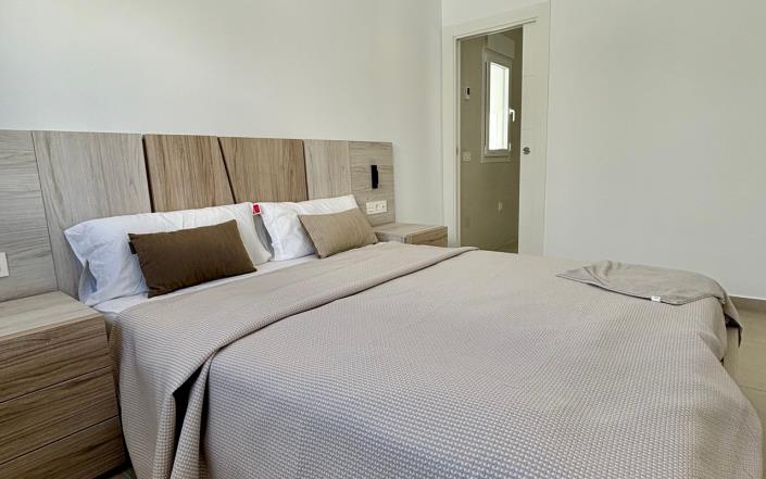 Image No.19-3 Bed Villa / Detached for sale