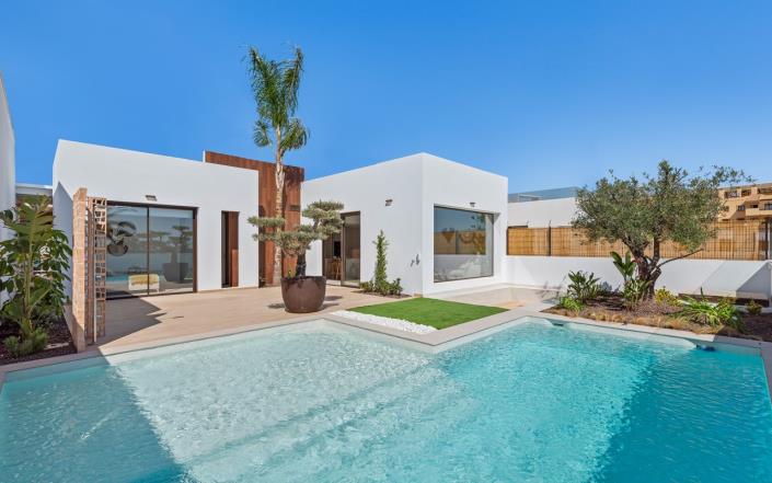 Image No.1-3 Bed Villa / Detached for sale