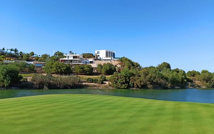 Image No.8-3 Bed Villa / Detached for sale