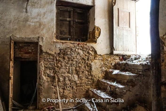 Image No.24-4 Bed Townhouse for sale