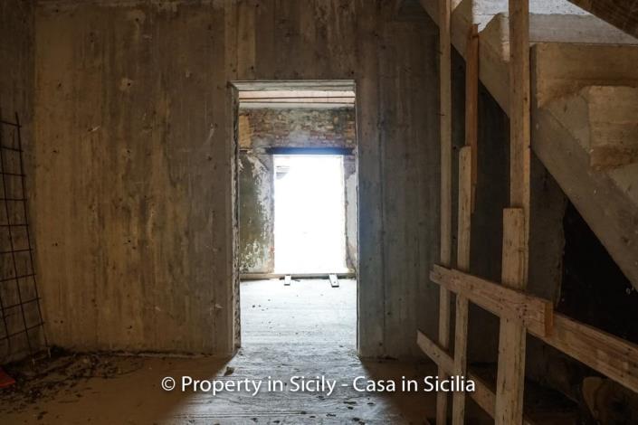 Image No.28-4 Bed Townhouse for sale