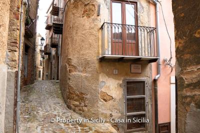 1 - Pollina, Townhouse