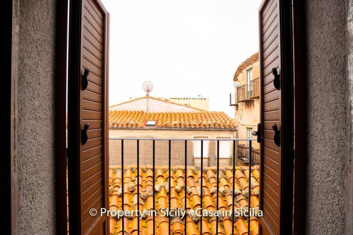 Image No.20-2 Bed Townhouse for sale