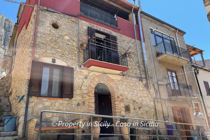 Image No.1-2 Bed House for sale
