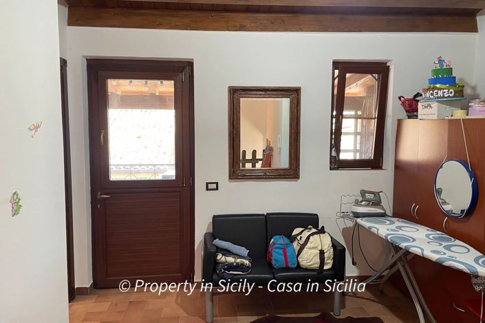 Image No.13-2 Bed House for sale