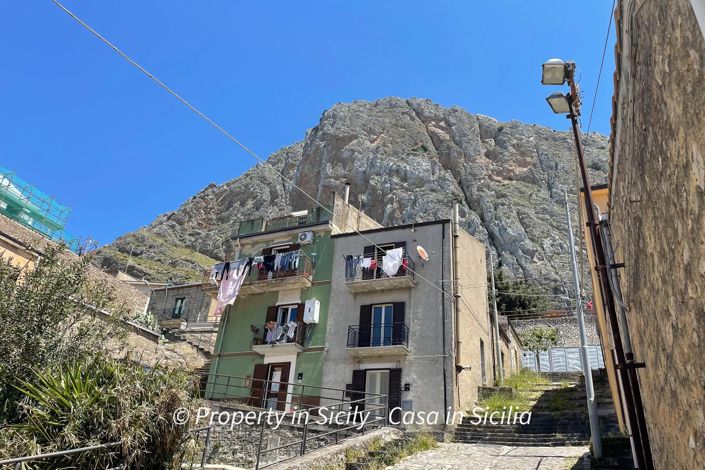 Image No.21-2 Bed House for sale