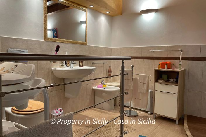 Image No.9-2 Bed House for sale