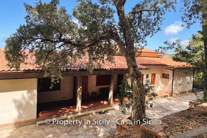 Image No.3-4 Bed Villa for sale