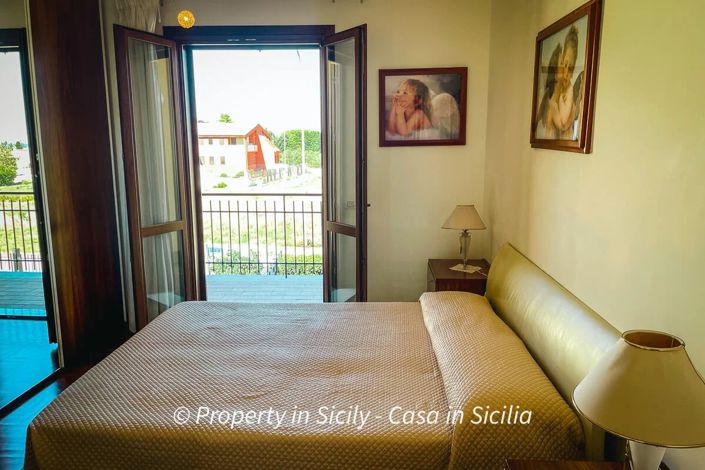 Image No.14-3 Bed House for sale