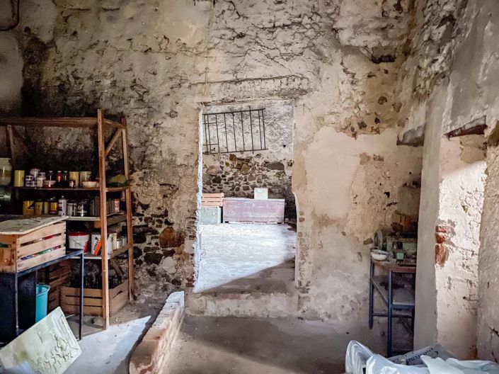 Image No.13-7 Bed House for sale