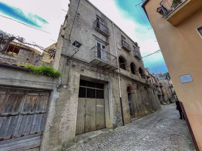 Image No.2-7 Bed House for sale