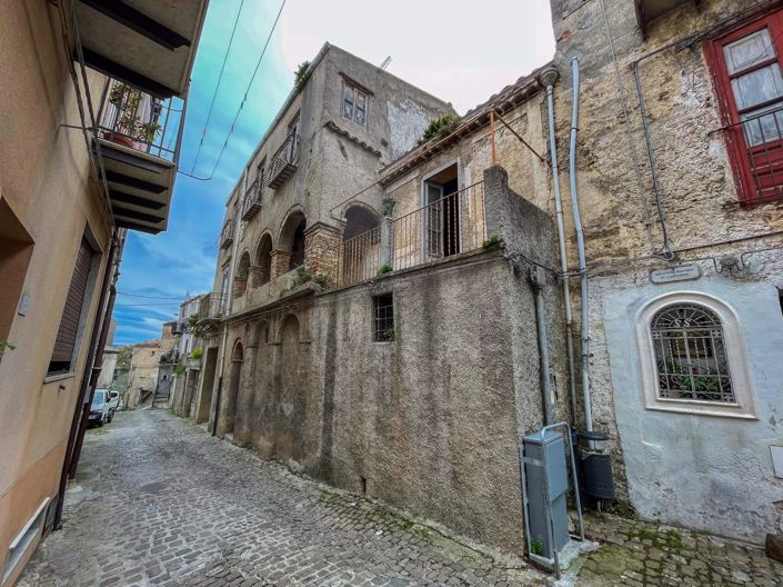 Image No.4-7 Bed House for sale