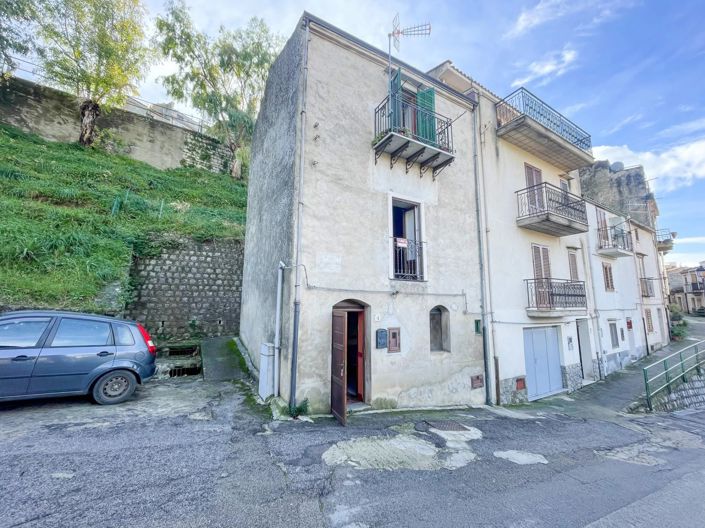 Image No.2-2 Bed House for sale