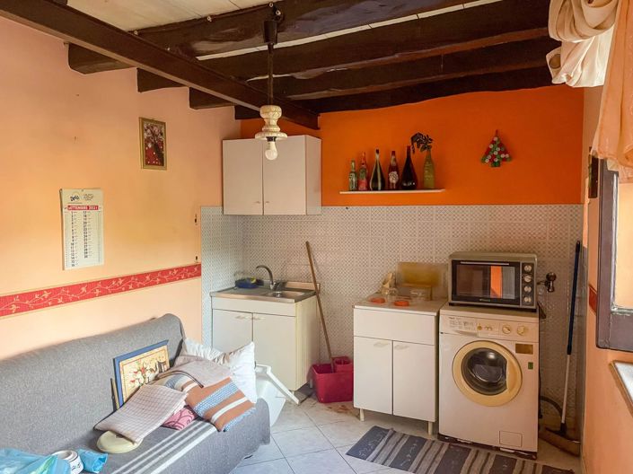 Image No.5-2 Bed House for sale