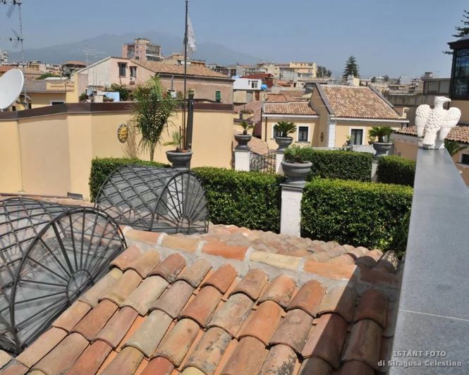 Image No.12-10 Bed Villa for sale