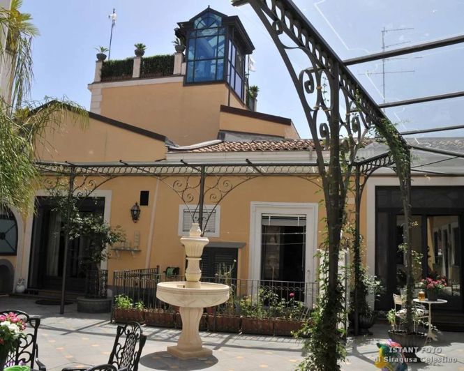 Image No.13-10 Bed Villa for sale