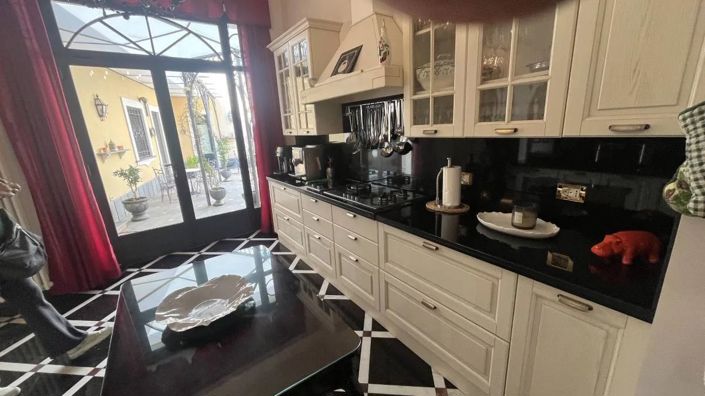 Image No.22-10 Bed Villa for sale