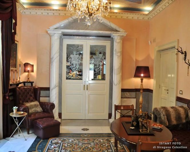 Image No.25-10 Bed Villa for sale