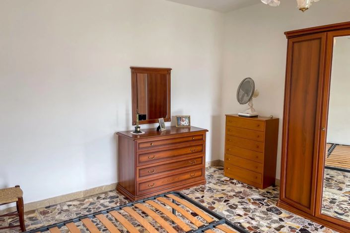 Image No.10-3 Bed Apartment for sale