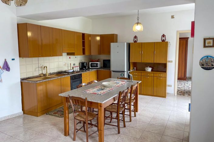 Image No.21-3 Bed Apartment for sale