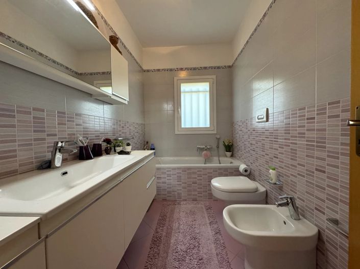 Image No.17-2 Bed Villa for sale