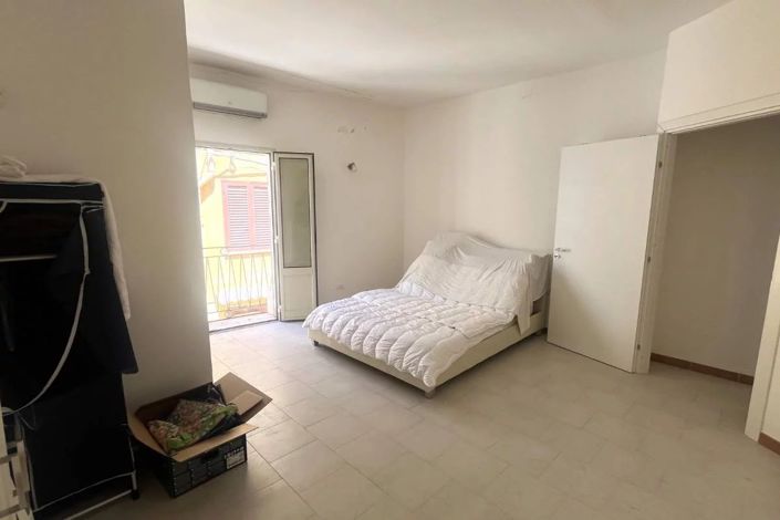 Image No.4-1 Bed House for sale