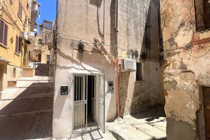 Image No.6-1 Bed House for sale