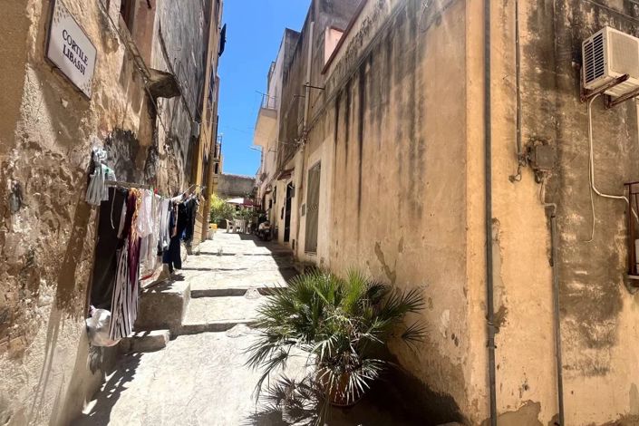 Image No.7-1 Bed House for sale