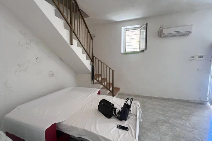 Image No.8-1 Bed House for sale