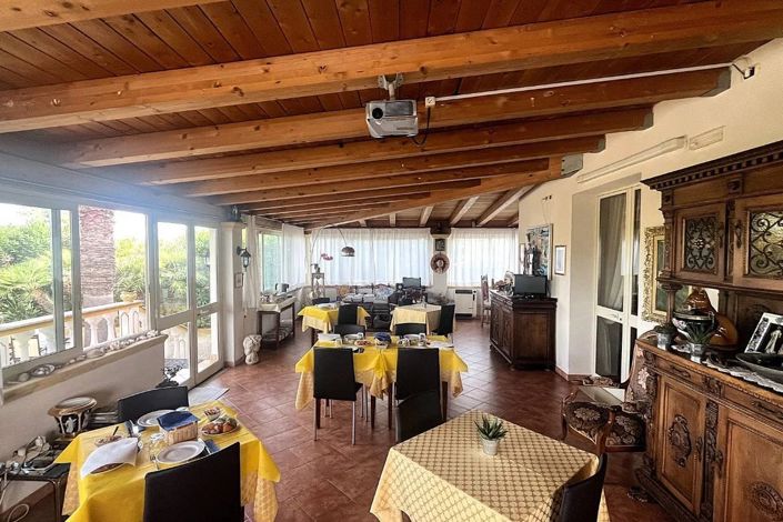 Image No.20-10 Bed Villa for sale