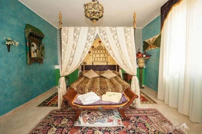 Image No.29-10 Bed Villa for sale