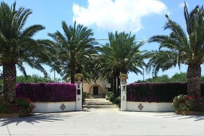 Image No.3-10 Bed Villa for sale