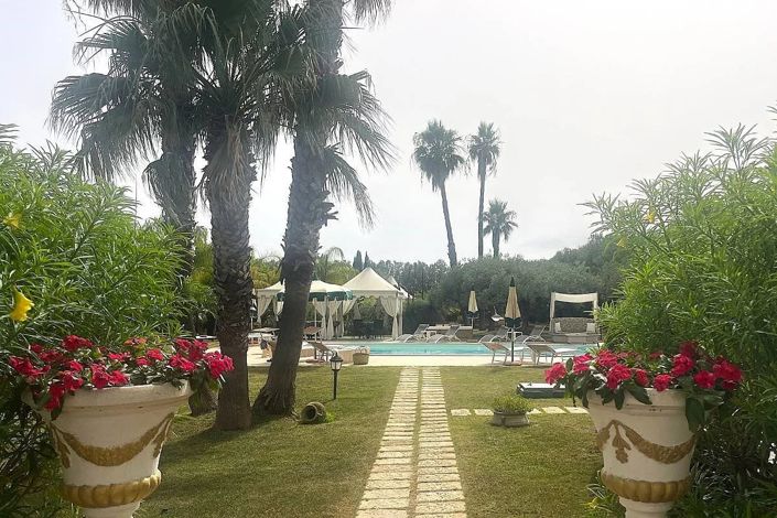 Image No.6-10 Bed Villa for sale